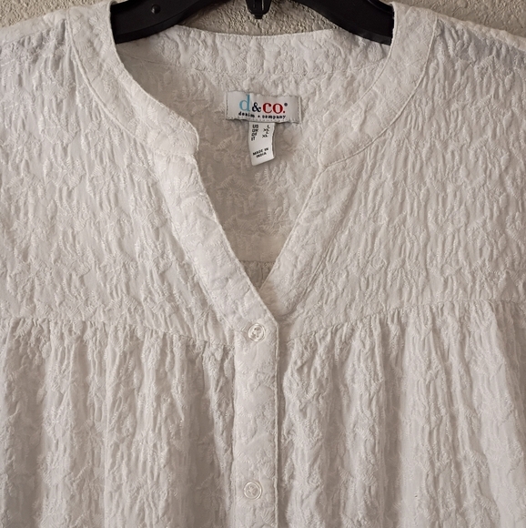 NWOT D&Co White All Over Embroidered Cotton Button Up Top - Picture 4 of 8